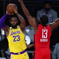‘Lakers’ ar uzvaru sper soli pretī Losandželosas derbijam NBA pusfinālā