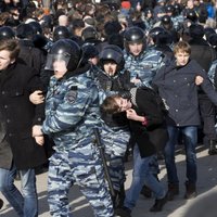 Путин сравнил антикоррупционные протесты с "арабской весной" и Майданом