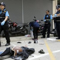 Ar rotaļlietām bruņoti Ķīnas mongoļi iebrūk Bangkokas ieroču veikalā; viens miris