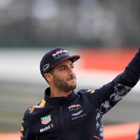 'Red Bull' pilots Rikjardo aizņem pirmo starta rindu Meksikas 'Grand Prix'