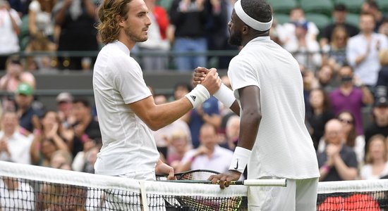 'French Open' finālists Cicips atkal klūp Vimbldonā; Džokovičam nervus pakutina jaunais brits Dreipers