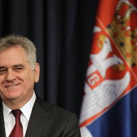 Лидеры Сербии и Косово впервые пожали друг другу руки
