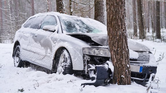 Visbiežāk avārijas Latvijā izraisa Lietuvā, Igaunijā un Polijā reģistrēti auto