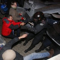 Волна насилия в Киеве: на Майдане строят баррикады, 165 пострадавших
