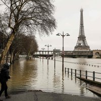 В Париже поднимается уровень воды, Лувр готовят к эвакуации