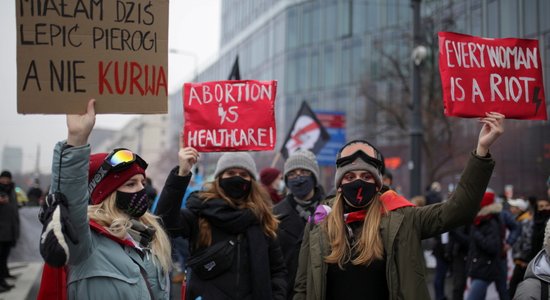 В Польше впервые осуждена активистка, помогавшая женщине прервать беременность