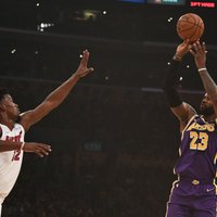 Pārtrūkst Džeimsa 'triple double' sērija; 'Lakers' izcīna septīto uzvaru