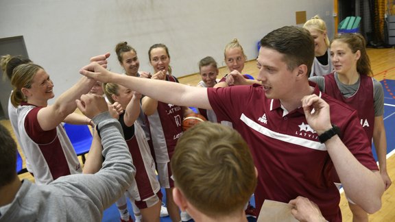 Latvijas sieviešu basketbola izlase, treniņš - 17