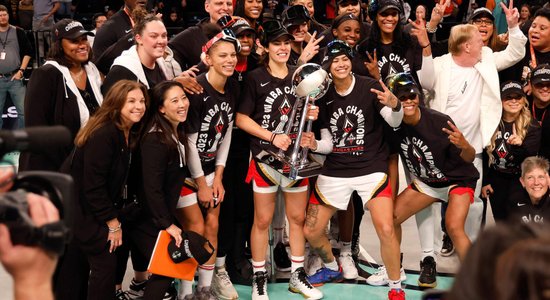 'Aces' basketbolistes otro gadu pēc kārtas kļūst par WNBA čempionēm