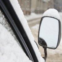 Вниманию автовладельцев: за не очищенную от снега машину грозит штраф в 350 евро