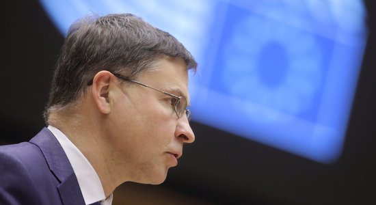 Sankcijas pret Krieviju dod rezultātu, uzskata Dombrovskis