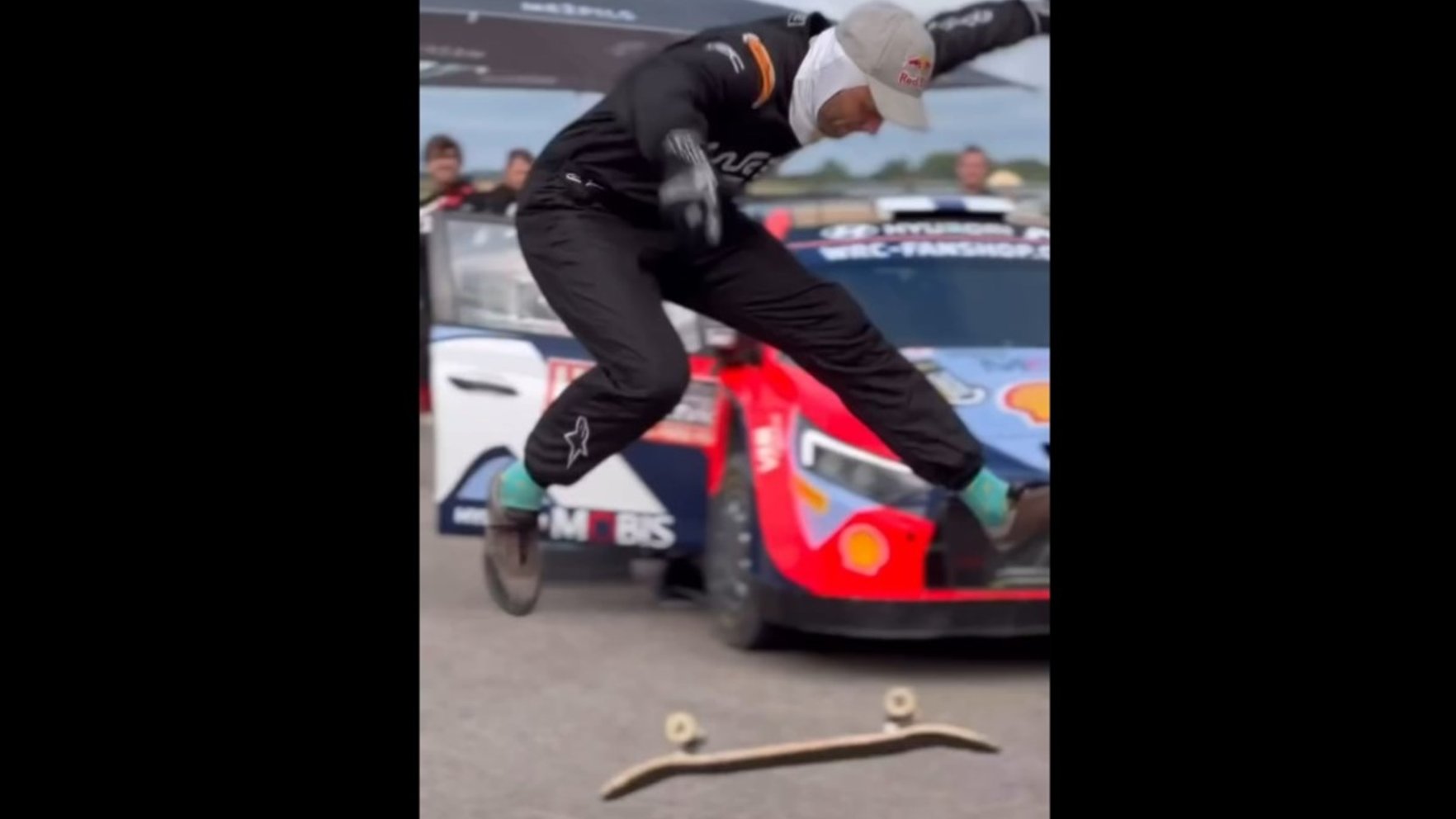 Video: Pasaulē slavenais skeitbordists Madars Apse izklaidē WRC braucējus
