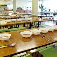 Rīgas skolās ēdināšanas maksa paliks nemainīga