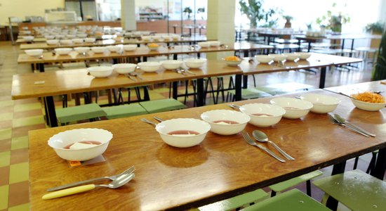 Правительство увеличило финансирование для обеспечения бесплатных обедов в начальной школе