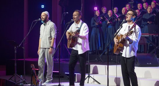 Foto: Ar fonda 'Viegli' koncertu atklātas Imanta Ziedoņa dzimšanas dienas svinības