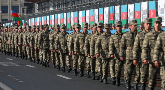 Azerbaidžāna paziņo par septiņu karavīru bojāeju sadursmēs uz robežas ar Armēniju