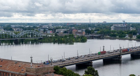 Каменный мост, развязка Славу и парковка у аэропорта названы самыми аварийными точками Риги