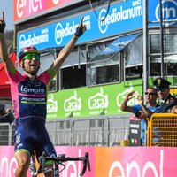 'Giro d'Italia' posmā uzvar mājinieks Ulissi; Dumolins atgūst kopvērtējuma līdera godu