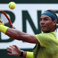 Leģendārais Nadals pēc gada pauzes atgriežas tenisā ar solīdu uzvaru