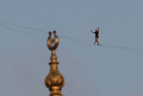 Jaan Roose slackline Bosphorus strait