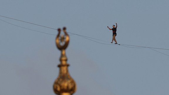 Jaan Roose slackline Bosphorus strait