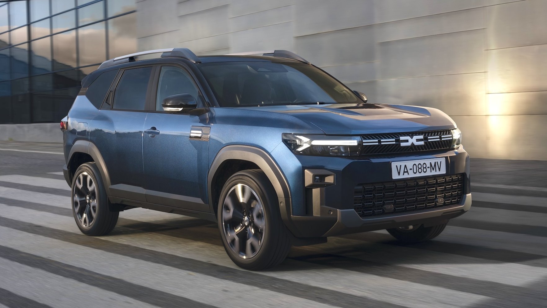 Nosauktas "Dacia" flagmaņa "Bigster" cenas Latvijas tirgum