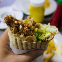 Рестораны против кебабных: нужно проверить, платит ли фастфуд налоги