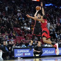 'Raptors' izcīna uzvaru trešajā pagarinājumā pār 'Heat'