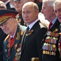 'Genocīds' un 'liberāļu tusiņi': kā, apvainojot citus, Krievijā cenšas saglabāt stabilitāti