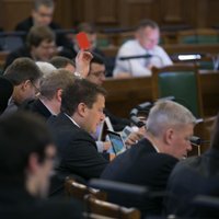 SC spītīgi virza ideju par PVN samazināšanu apkurei; Saeima atkal noraida