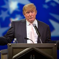 AP aplēses: Tramps ieguvis oficiālajai republikāņu nominācijai nepieciešamo delegātu atbalstu