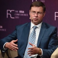 Домбровскис: события в банковском секторе ударили по репутации Латвии