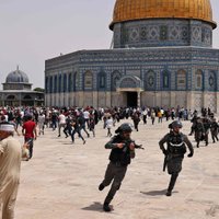 Izraēlas policija Jeruzalemē atkal iebrūk Aksas mošejā