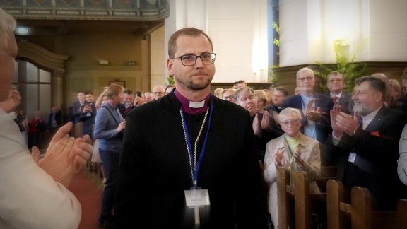Jaunais arhibīskaps Grants daudzsološs šķiet revolucionāriem, baznīcēniem un pašam Vanagam