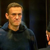 В России приостановлена деятельность штабов Навального