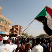 Sudānas nemiernieku alianse paraksta miera līgumu ar valdību