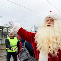 Foto: Baltijas Ziemassvētku vecīši Rīgā paraksta īpašu deklarāciju