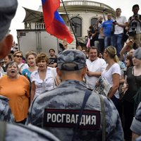 Maskavā žurnālista Golunova atbalsta gājiena laikā aizturēti vairāk nekā 400 cilvēki