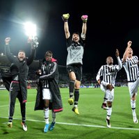 'Juventus' futbolisti piekto gadu pēc kārtas kļūst par Itālijas A sērijas čempioniem