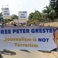 Austrālijas valdība pauž šoku par Pēterim Grestem Ēģiptē piespriesto sodu