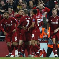 'Liverpool' Ziemassvētkus sagaidīs premjerlīgas līderpozīcijā; Mančestras 'City' cieš otro zaudējumu sezonā