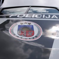 Policija Rīgā aiztur varbūtējo autozagļu grupējumu