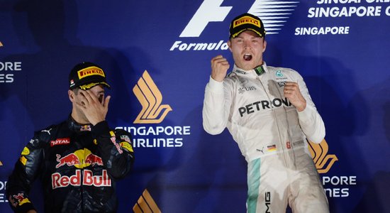 Rosbergs pēc uzvaras Singapūras 'Grand Prix atgūst vadību kopvērtējumā