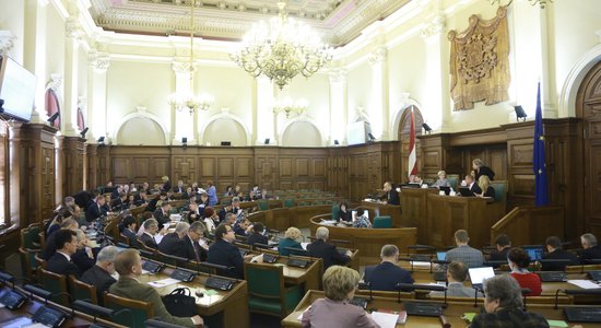 Сейм принял план бюджета на три ближайших года: обещает уменьшить неравенство в Латвии