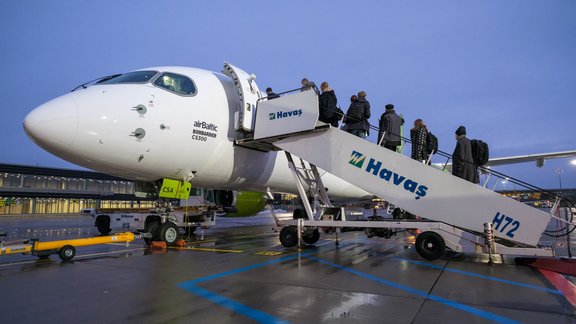 airBaltic CS300 pirmais reiss RIX-AMS - 22