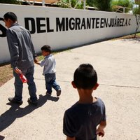 Трамп настаивает на высылке нелегальных мигрантов без суда