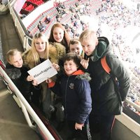 Foto un video: Latvijas hokeja fani ceļas Raganas Jurčika aizstāvībai