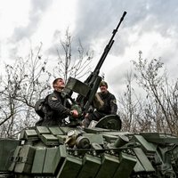 Okupanti veido plašas aizsardzības pozīcijas Zaporižjas apgabalā, ziņo britu izlūki
