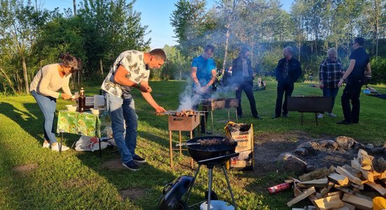 Noskaties! Kā grilētāji Rožupē sacentās par gardākā šašlika titulu