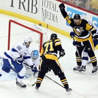 'Lightning' ar Gudļevski rezervē neizdodas iekļūt NHL finālā